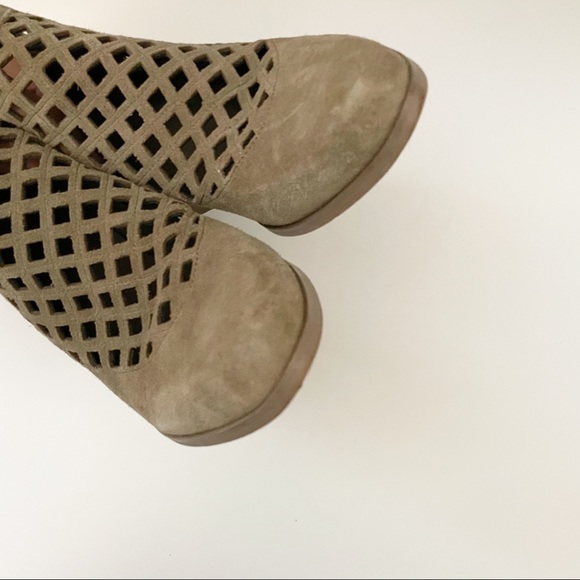 Crown Vintage taupe leather laser cut booties 8.5 - Picture 4 of 10
